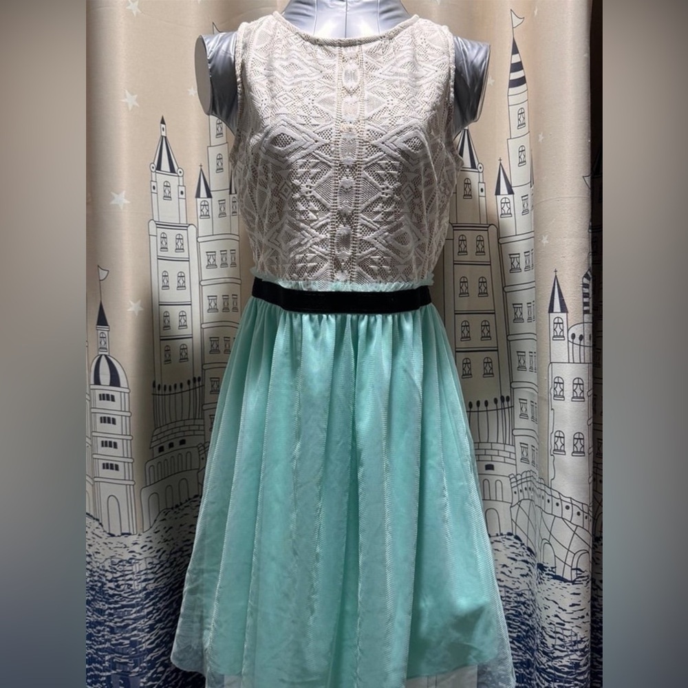 Bluegreen simple elegent dress formal/homecoming etc. Size 9.